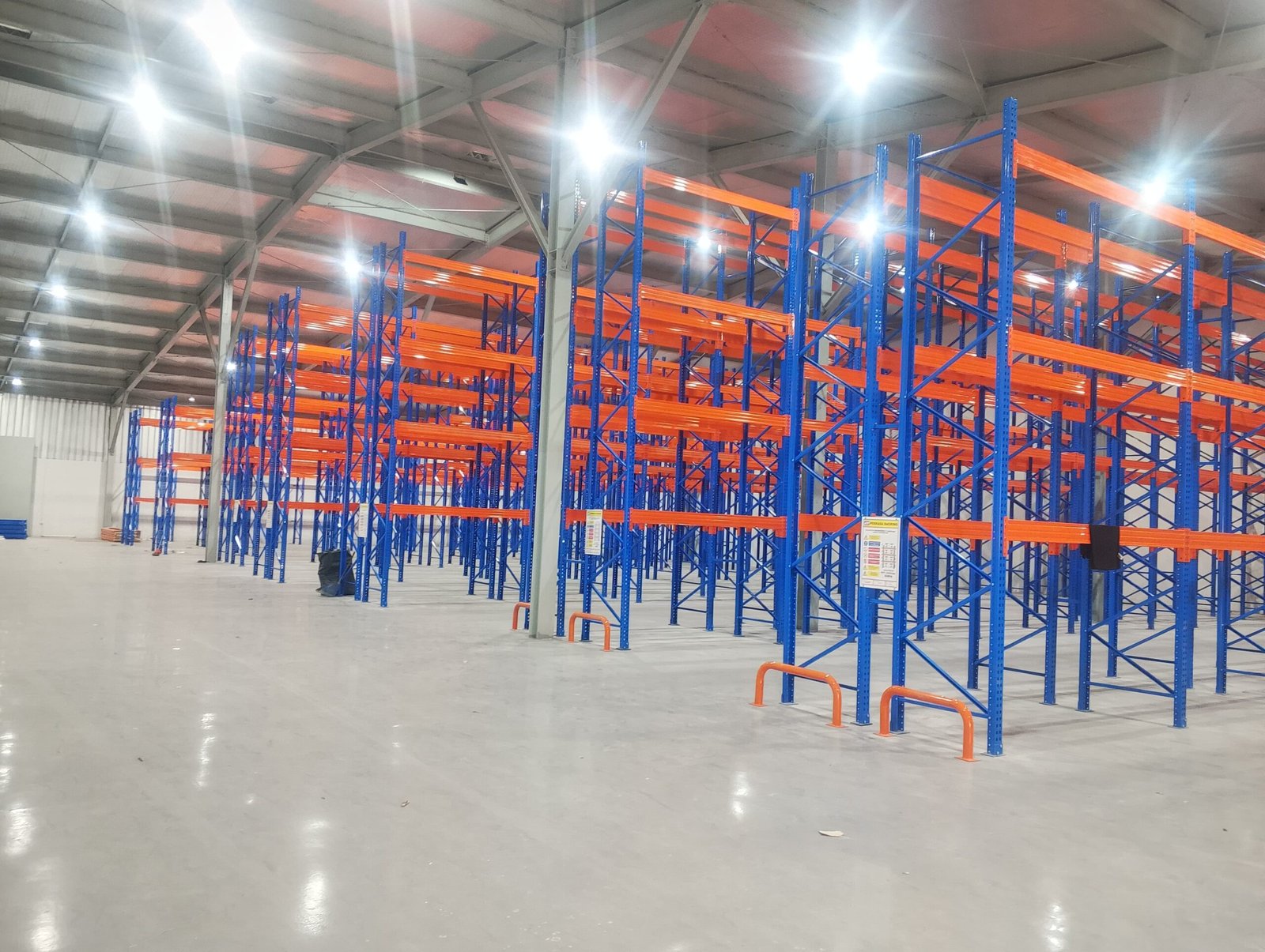 Rak drum bahan kimia bertingkat dengan akses forklift